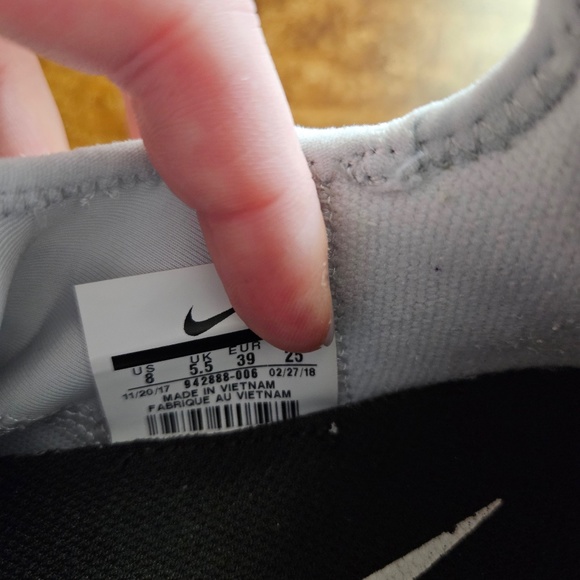 EUC Nike Free Train Sneakers, Size 8 - Picture 5 of 6